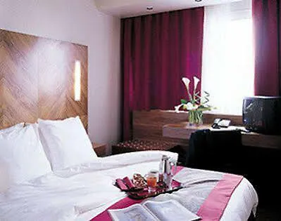 Hotel Median Congres 3*