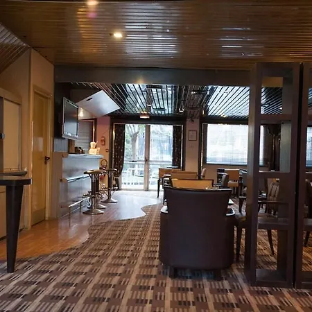 Hotel Median Congres 3*