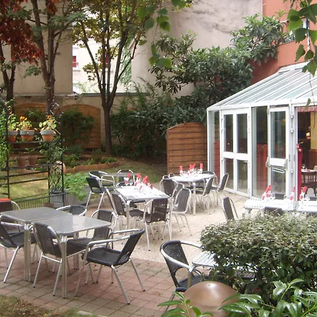 Szálloda Median Congres Párizs